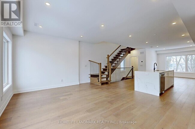 Building Photo - 35 Persica St