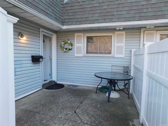 Building Photo - 147 Storm Dr