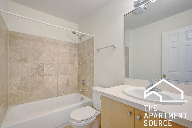 Foto del edificio - 1260 N Greenview Ave