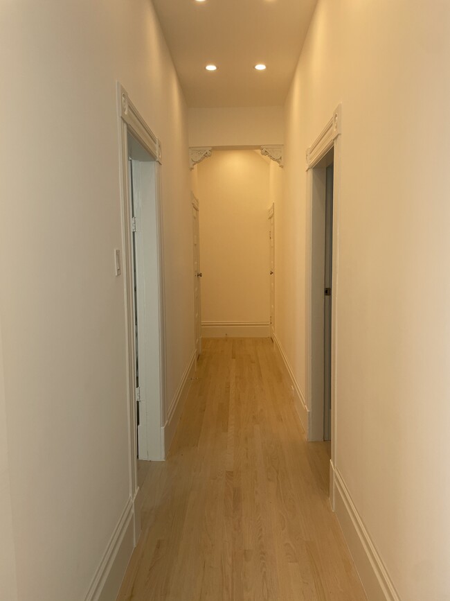 Hallway near the entrance - 2610 Folsom St