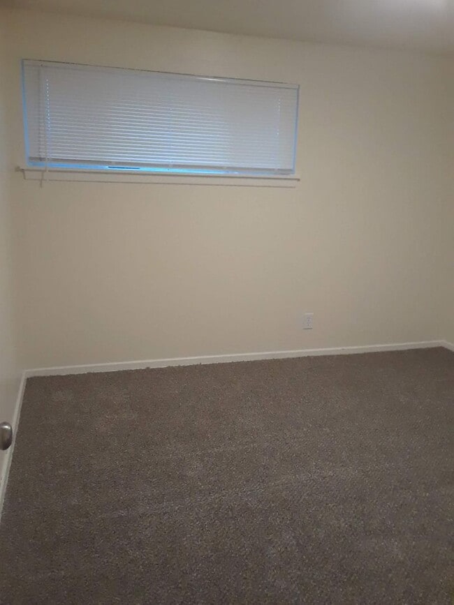 Building Photo - Cozy 2 bedroom single family home!!