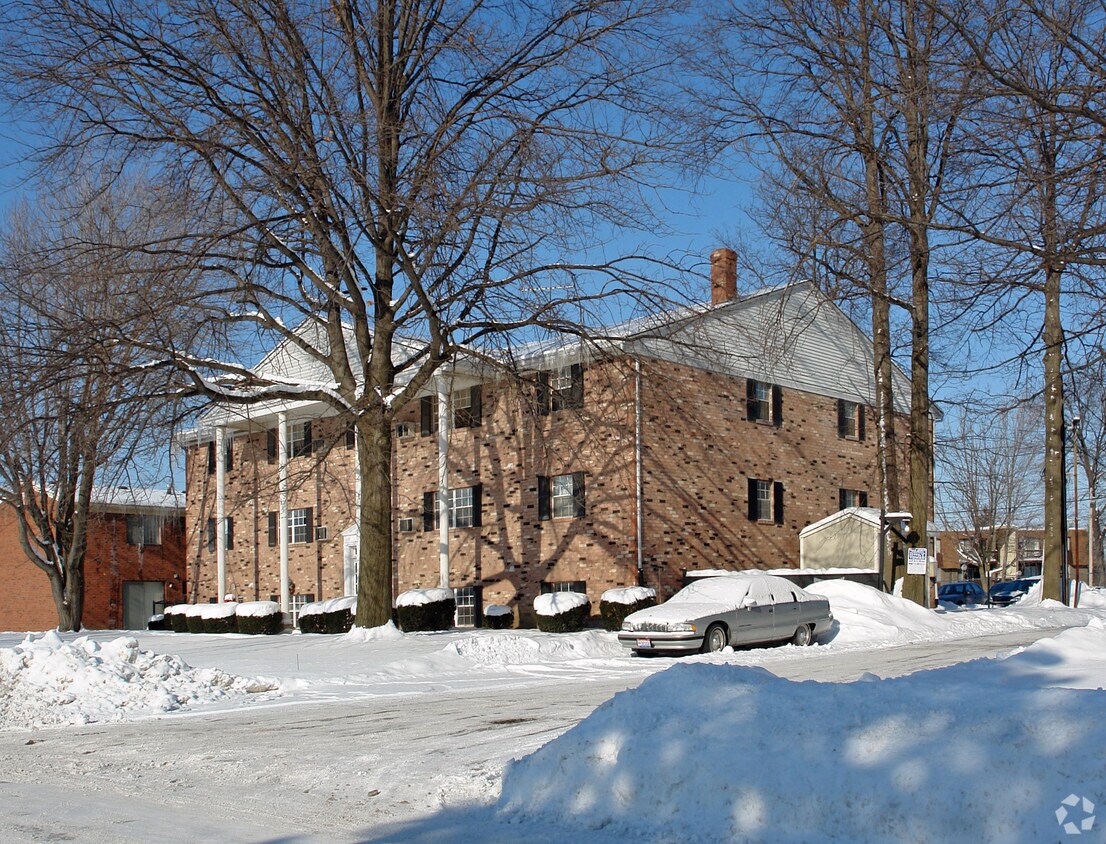 Building Photo - 1020-1102 Kingsway Dr