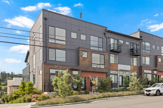 Building Photo - 2047 25th Ave S