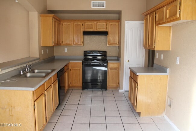 Building Photo - 12217 Red Sun Dr