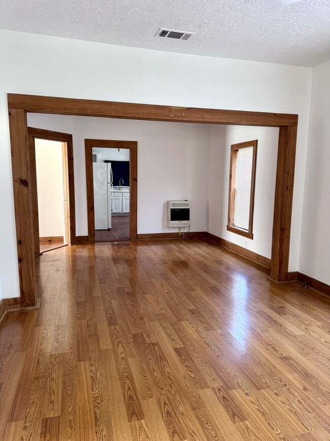 Building Photo - 311 N Division St