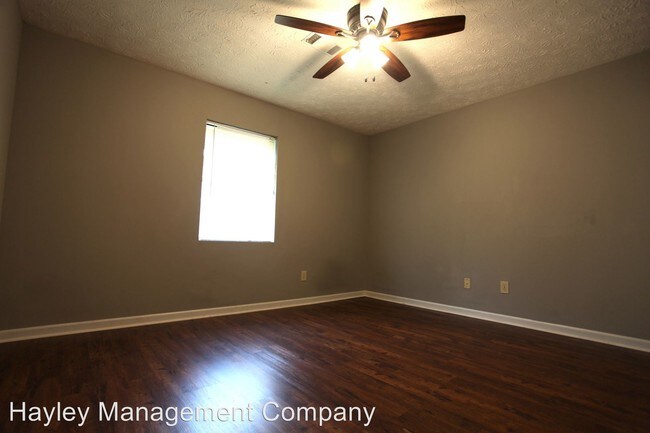 Building Photo - 1325-1325 Hampton Dr