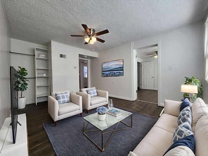 Foto principal - Cozy 2-Bedroom Home – Bright, Updated & Ready for You| Move-In Special: 50% OFF First Month’s Rent!