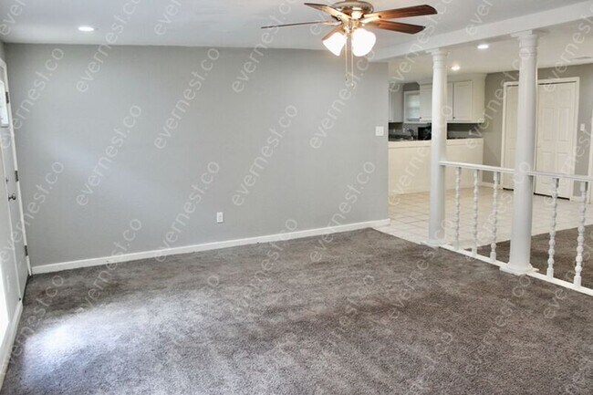 Building Photo - 209 Pineview Ave