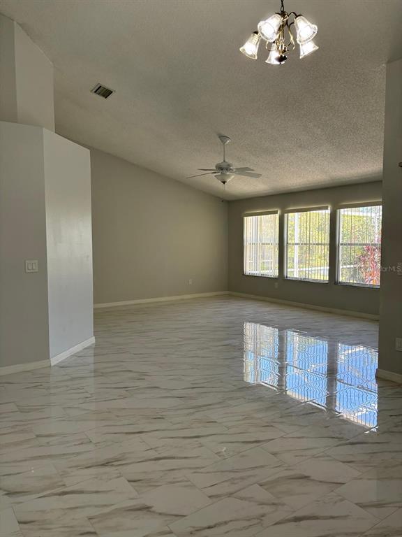 Foto del edificio - 14541 Falling Tree Ct