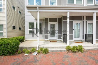 Building Photo - 1203 Bainbridge St