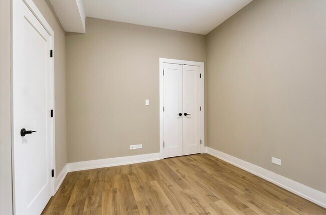 Foto del edificio - 3001 N Sawyer Ave