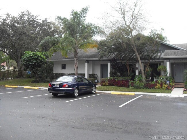 Foto del edificio - 4453 Carambola Cir S
