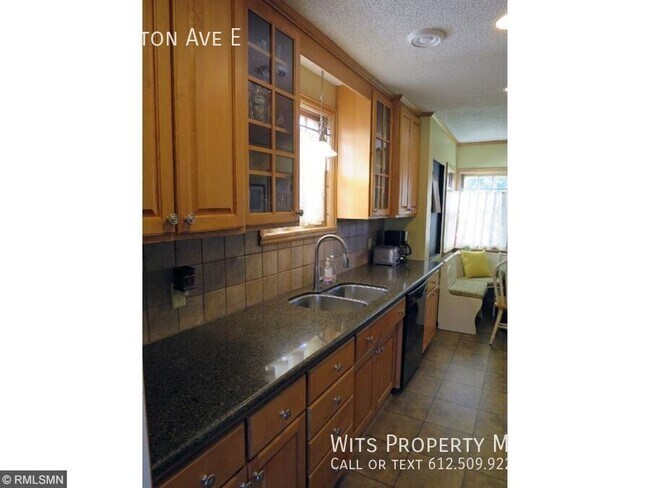 Foto del edificio - 704 Arlington Ave E