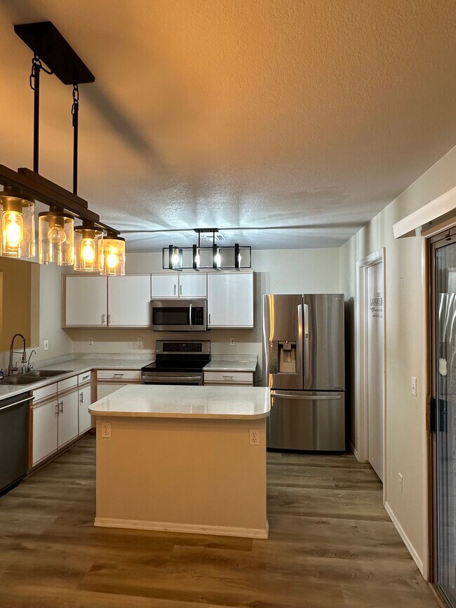 Foto del edificio - 13502 W Young St