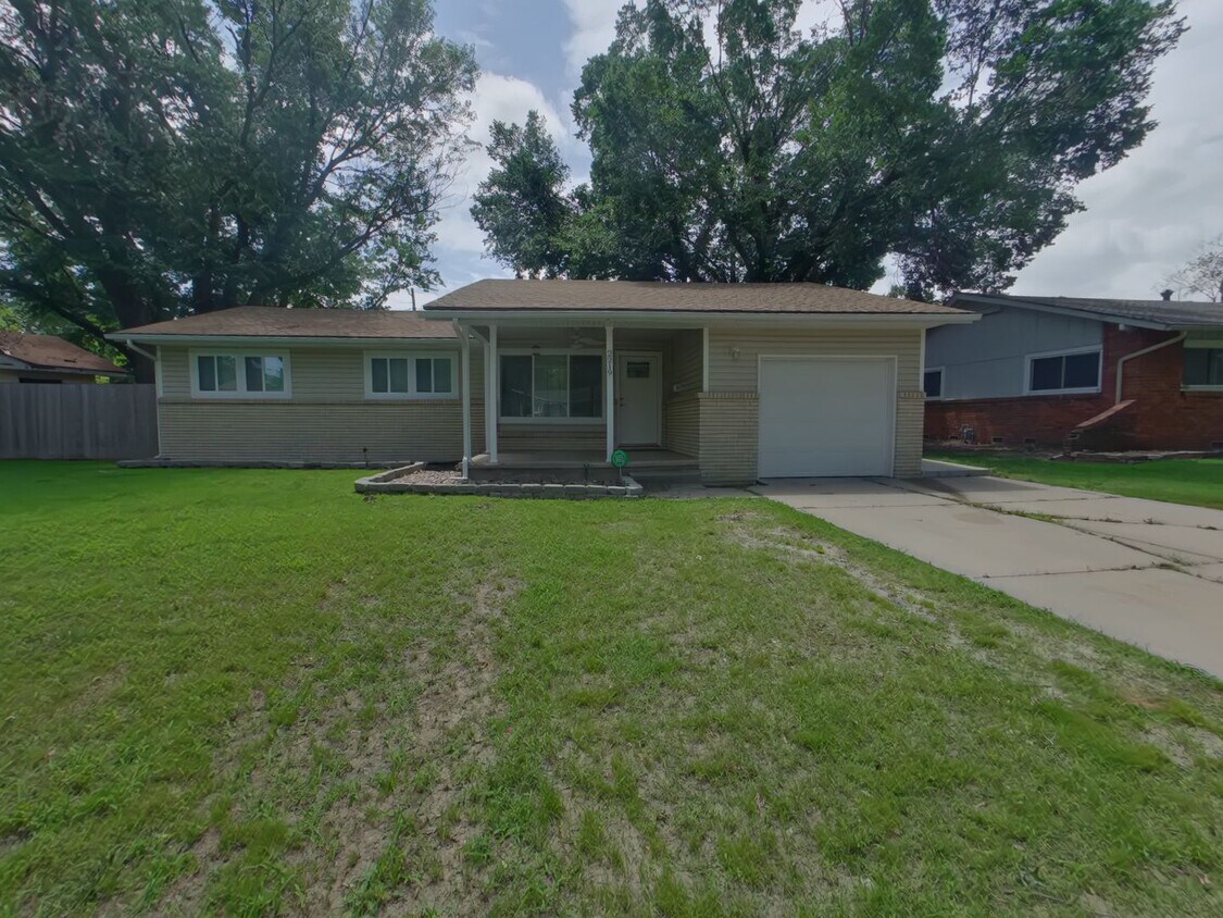 Primary Photo - 2219 W 24th St N