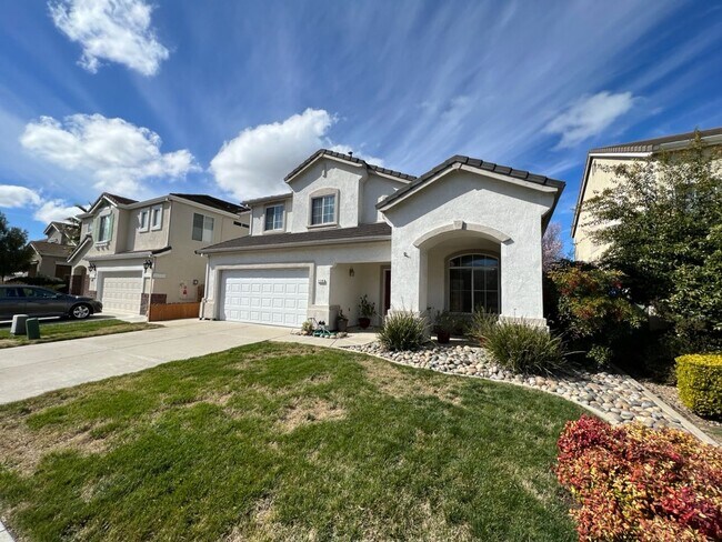 Foto del edificio - 3 bedroom + a loft in desirable Manteca!