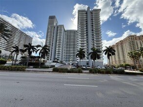 Building Photo - 2030 S Ocean Dr