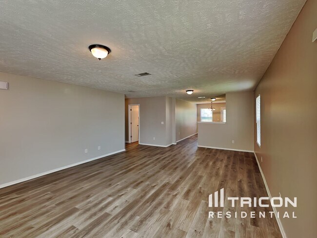 Building Photo - 1302 Kaiser Dr