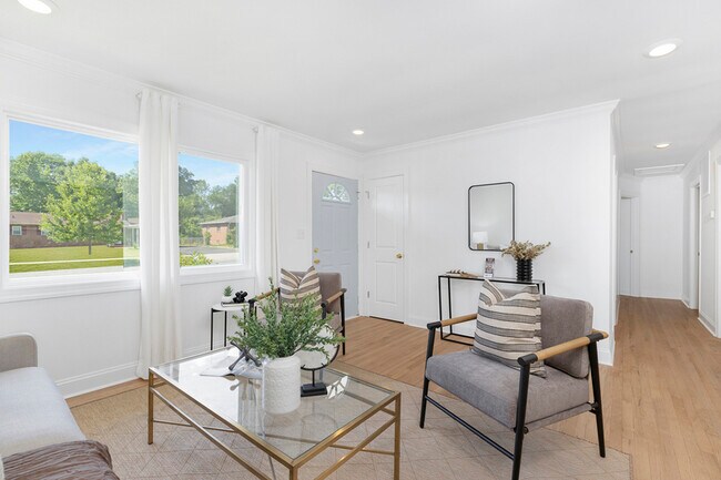 Building Photo - 4308 Oak Forest Dr