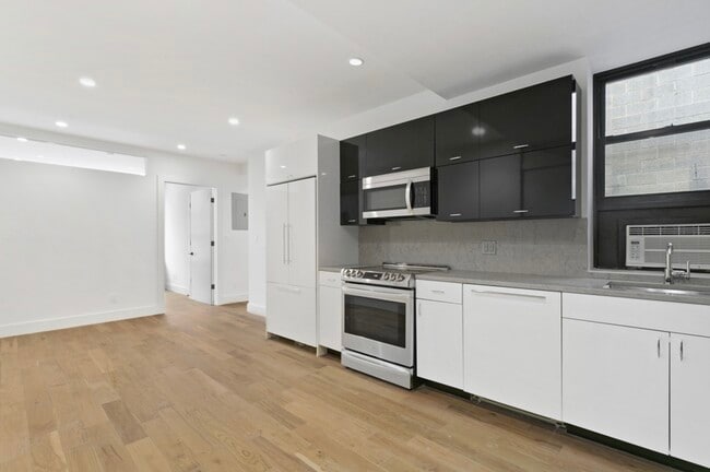 Building Photo - 232 E 32nd St