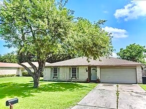 Building Photo - 2406 Ridge Hollow Dr