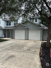 Building Photo - 7811 Kingsbury Wood