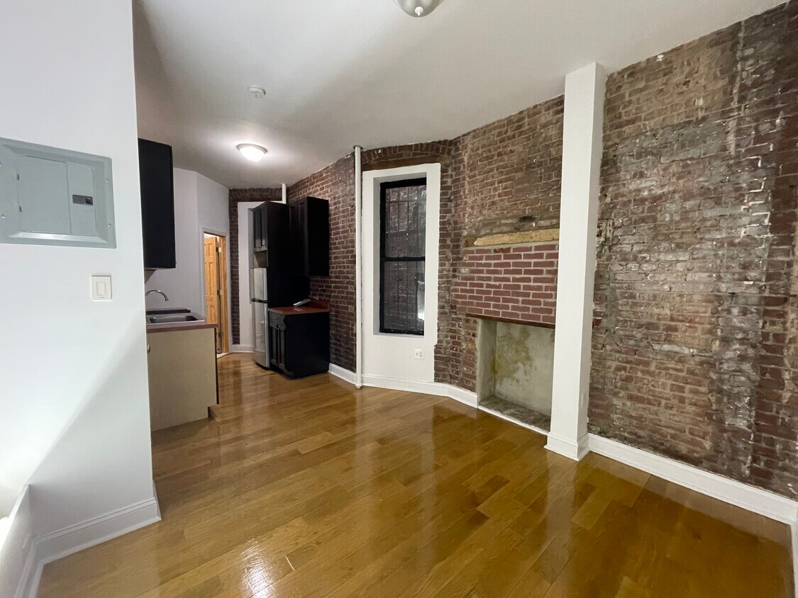 415 W 44th St Unit 3, New York, NY 10036 Room for Rent in New York