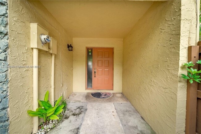 Building Photo - 1140 N University Dr