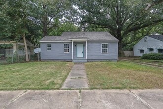 Building Photo - 209 Calhoun St