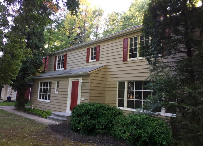 Building Photo - 2090 Newbury Dr