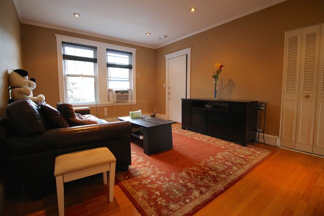 Foto del edificio - 1734 Commonwealth Avenue