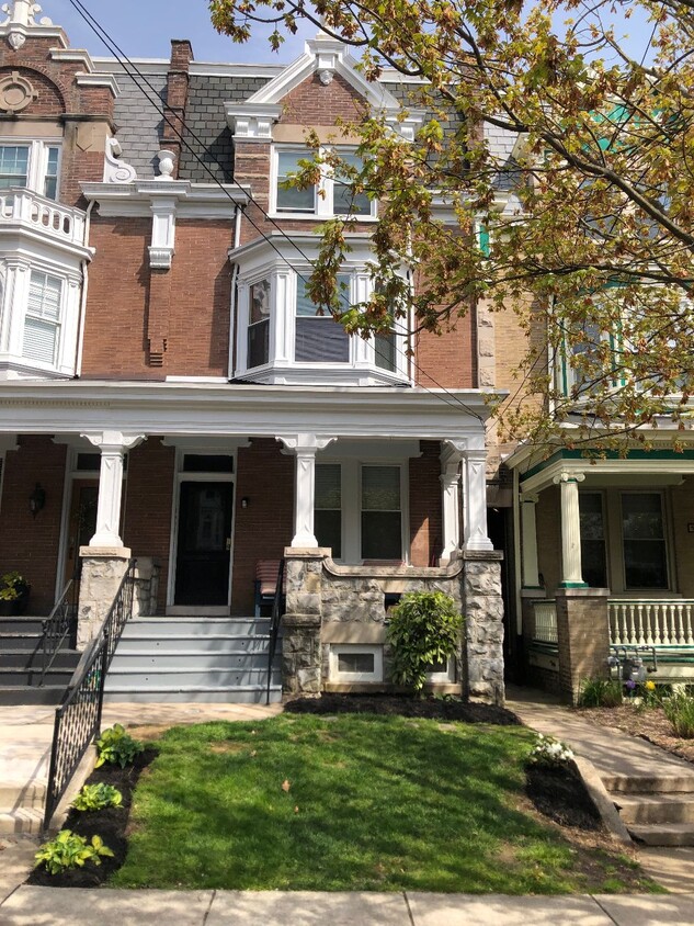 Primary Photo - 351 College Ave