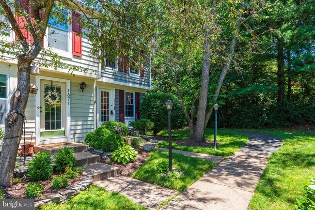 Foto del edificio - 1673 Fieldthorn Dr