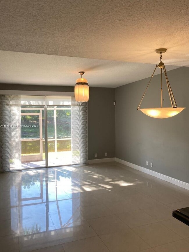 Building Photo - 1390 Veracruz Ln