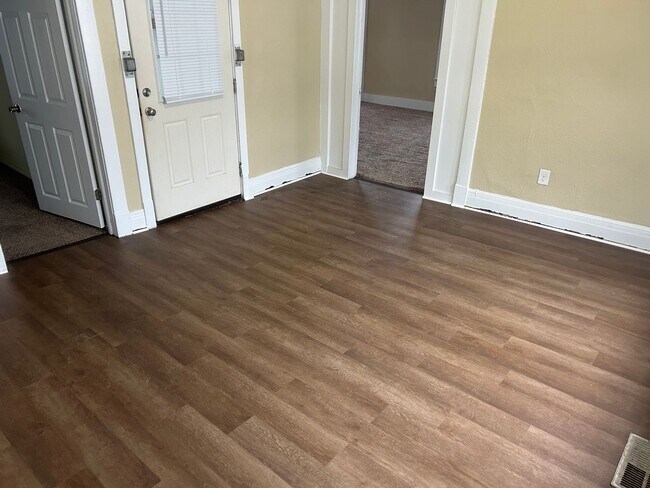 Foto del edificio - 409 Eastern Ave