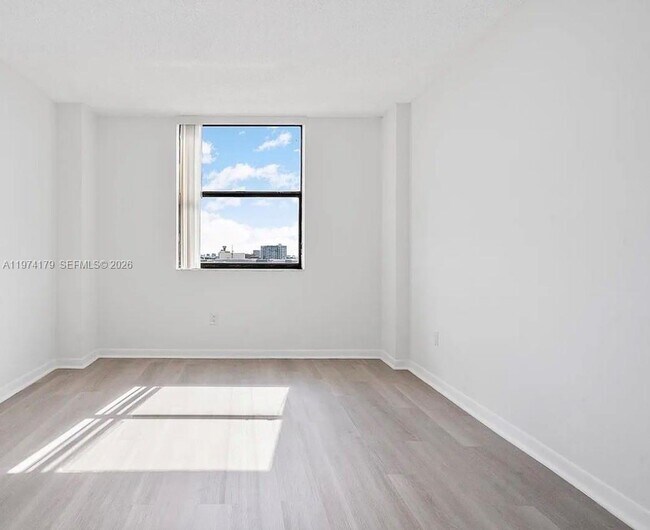 Foto del edificio - 1470 NE 123rd St