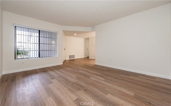 Building Photo - 49 Summerstone