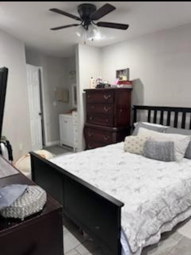 Foto del edificio - 748 Memorial Mews St