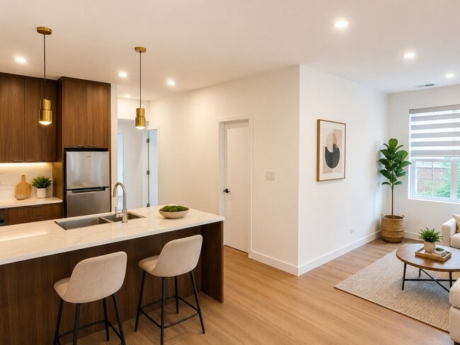 Building Photo - 712 W 26th St