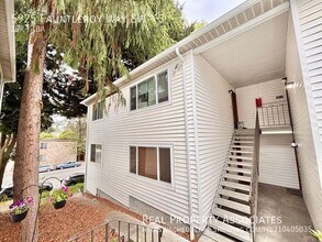 Building Photo - 5925 Fauntleroy Wy SW