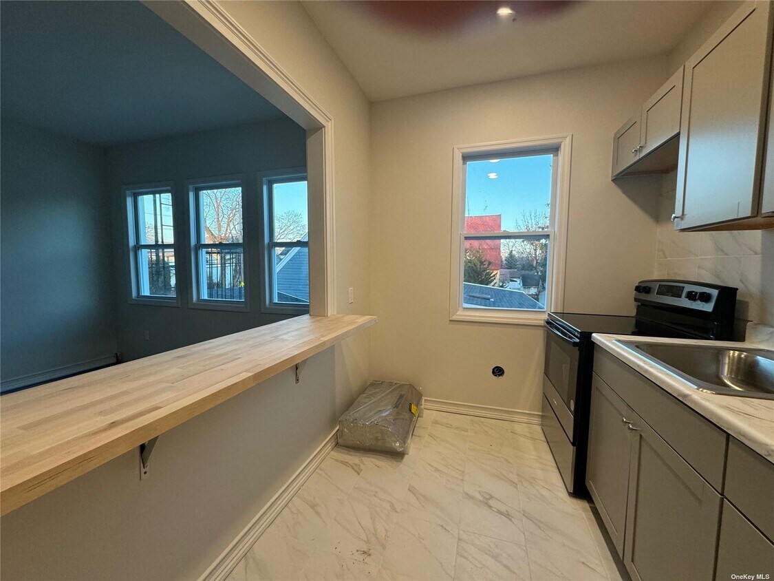 844 Seaman E Ave Unit 4, Baldwin, NY 11510 Room for Rent in Baldwin