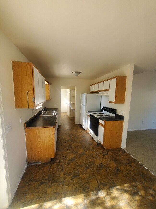 Foto del edificio - 632 1/2 Colony Rd