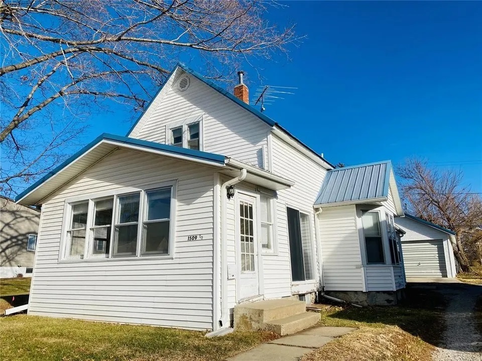 Primary Photo - 1509 1/2 6th Ave