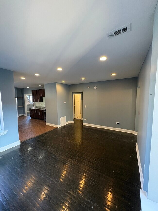 Building Photo - 7025 S Chappel Ave