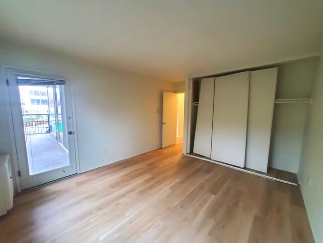 Building Photo - Spacious 1 bed/1bath.  Heat included in re...