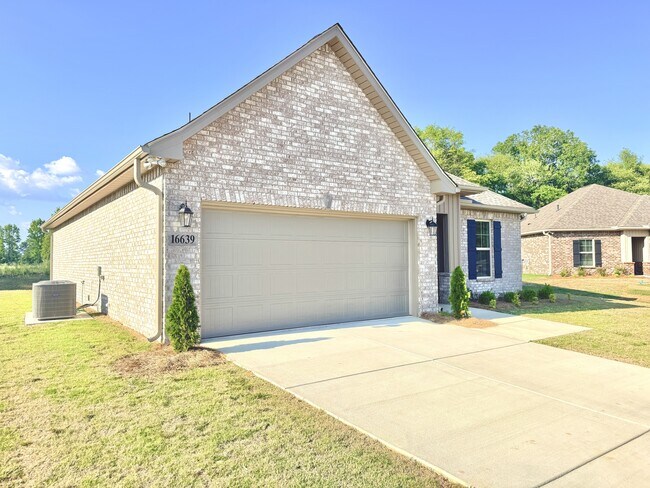 Building Photo - 16639 Aspen Ln