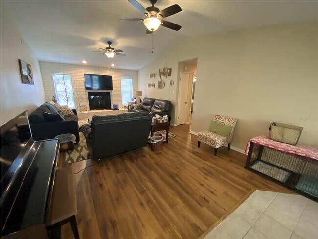 Foto del edificio - 454 W Oakwood Ave