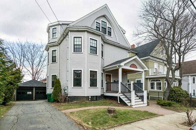 Building Photo - 77 Adams St