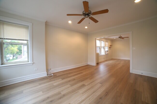 Building Photo - 3733 N Christiana Ave