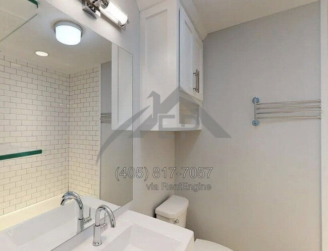Building Photo - 207 E Hurd St